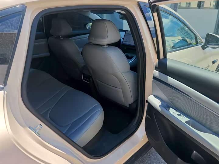 Фото 7 - XPeng Mona M03