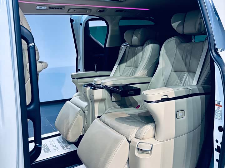 Фото 17 - Toyota Alphard