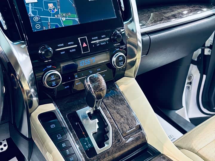 Фото 9 - Toyota Alphard