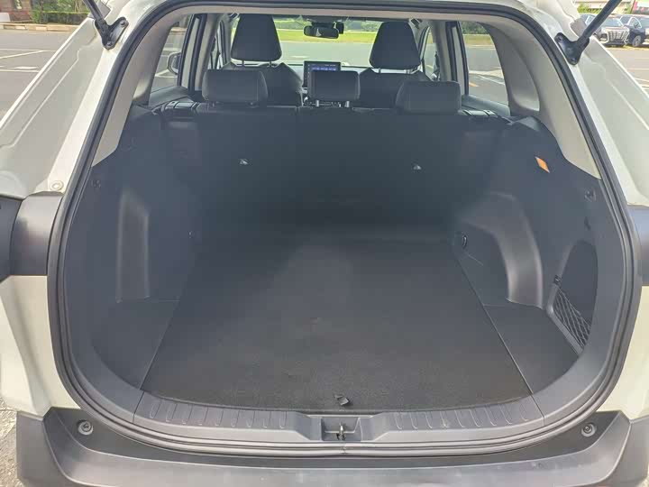 Фото 14 - Toyota RAV4