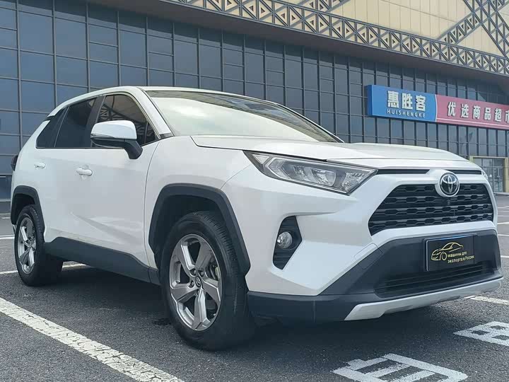 Фото 3 - Toyota RAV4