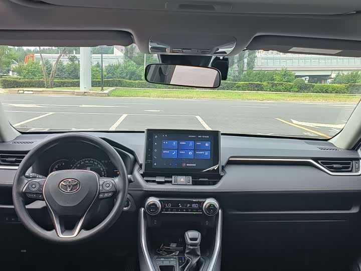 Фото 4 - Toyota RAV4