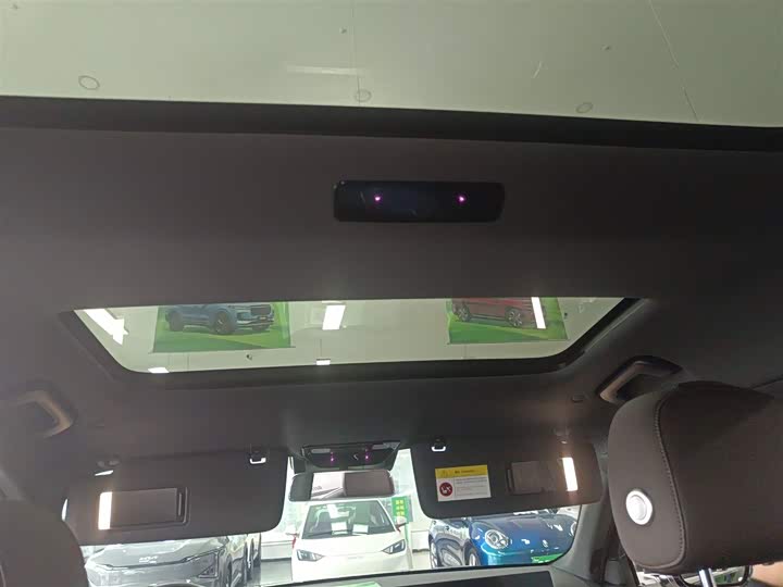 Фото 18 - LiXiang L8