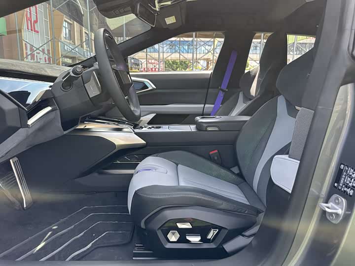 Фото 4 - HiPhi Z