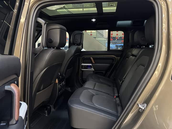 Фото 17 - Land Rover Defender