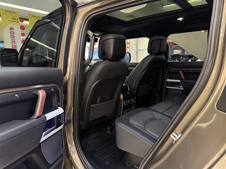 Фото 18 - Land Rover Defender