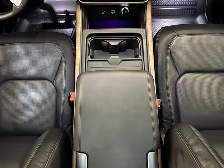 Фото 22 - Land Rover Defender