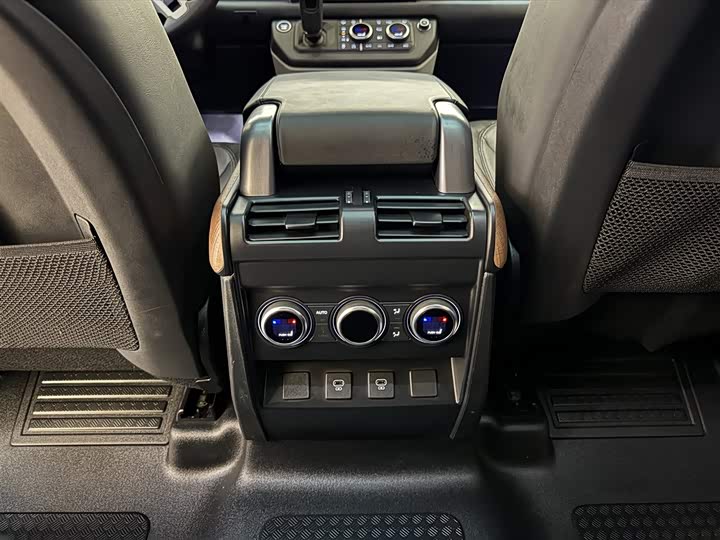 Фото 26 - Land Rover Defender