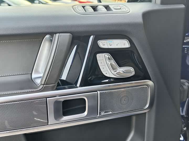 Фото 8 - Mercedes-Benz G-Class