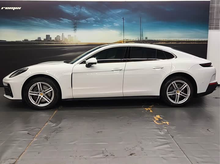 Фото 2 - Porsche Panamera