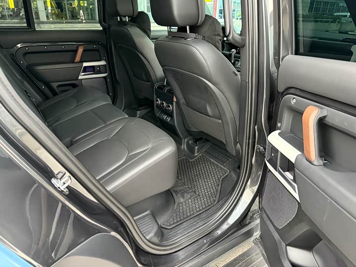 Фото 8 - Land Rover Defender