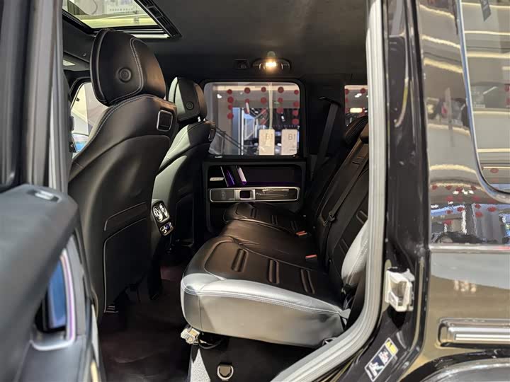 Фото 19 - Mercedes-Benz G-Class