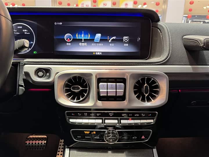 Фото 29 - Mercedes-Benz G-Class