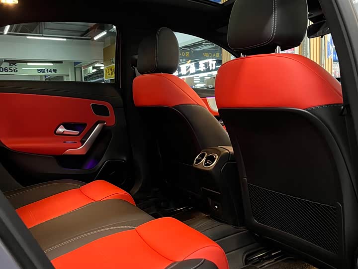 Фото 12 - Mercedes-Benz A-Class AMG