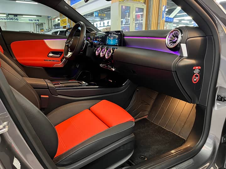 Фото 13 - Mercedes-Benz A-Class AMG