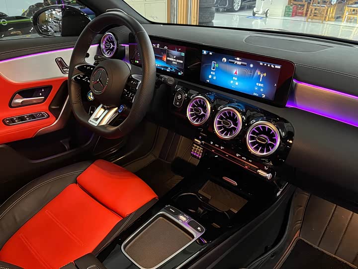 Фото 14 - Mercedes-Benz A-Class AMG