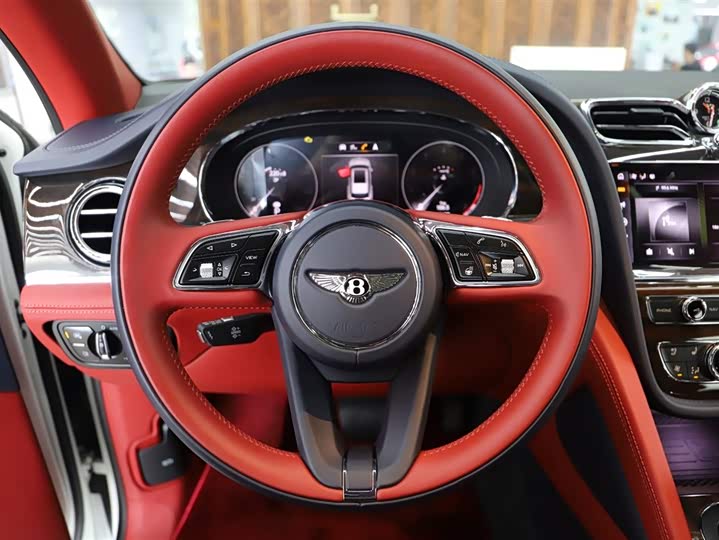 Фото 10 - Bentley Bentayga