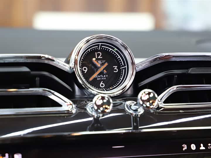 Фото 11 - Bentley Bentayga