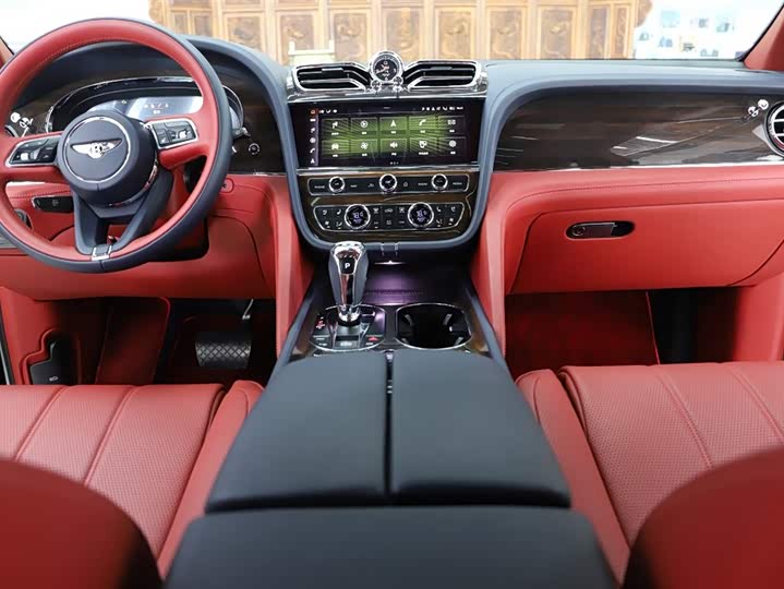 Фото 13 - Bentley Bentayga