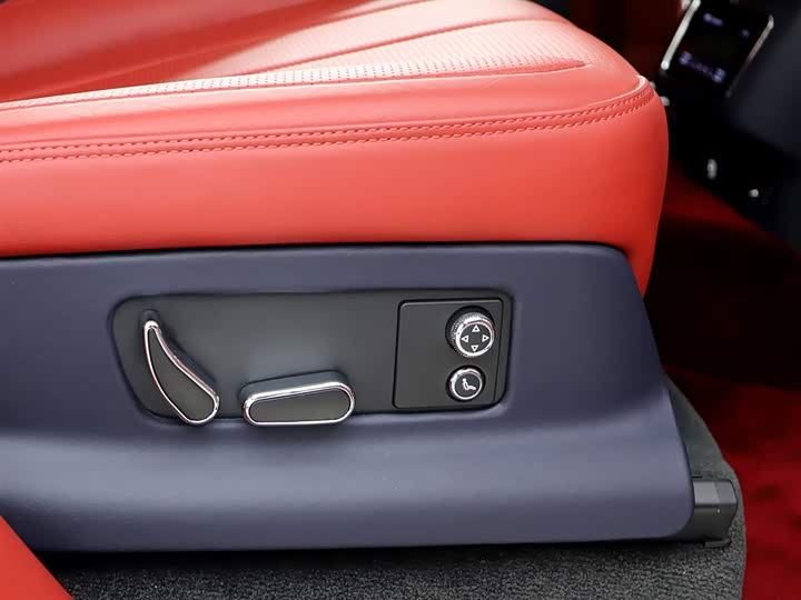 Фото 15 - Bentley Bentayga