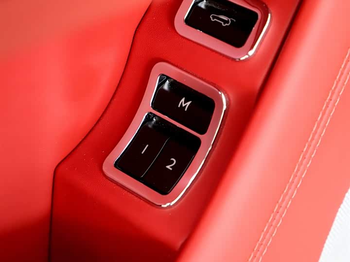 Фото 18 - Bentley Bentayga