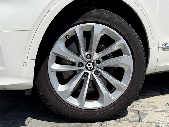 Фото 24 - Bentley Bentayga