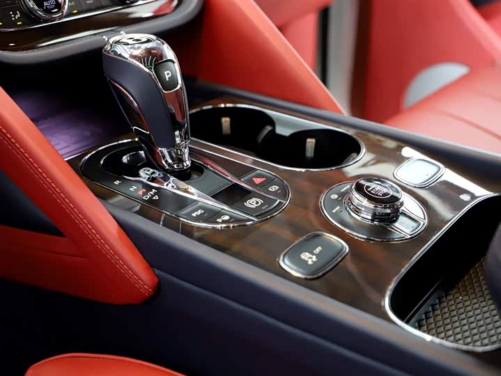 Фото 8 - Bentley Bentayga