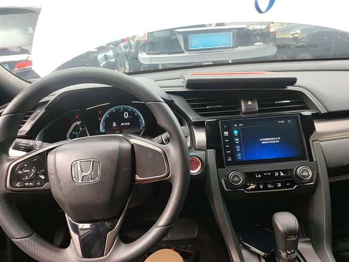 Фото 10 - Honda Civic