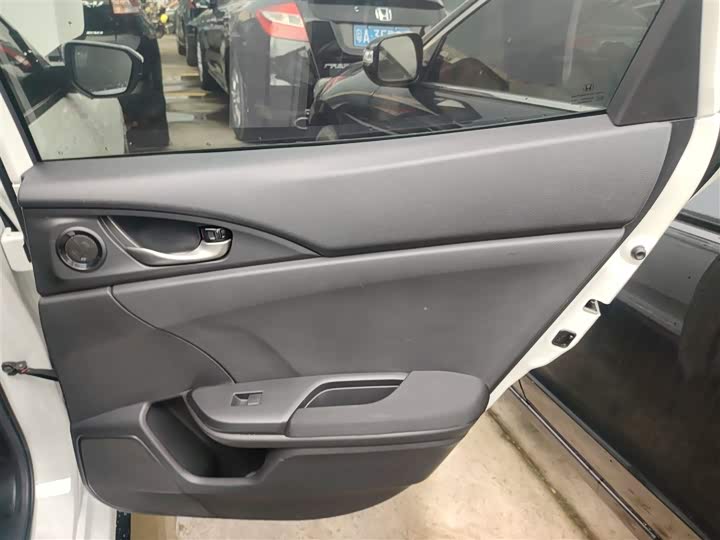 Фото 27 - Honda Civic