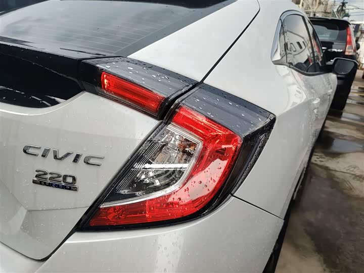 Фото 8 - Honda Civic