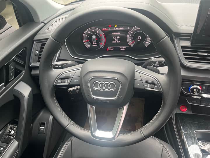 Фото 12 - Audi Q5L