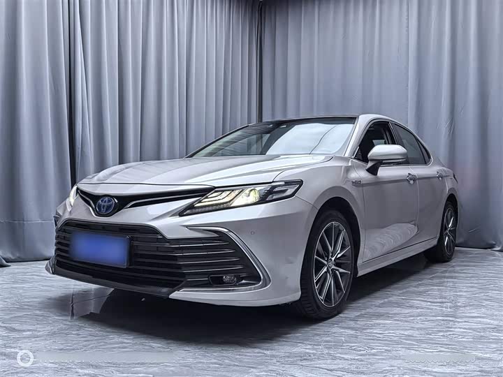 Фото 1 - Toyota Camry