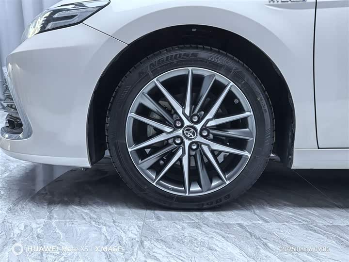 Фото 12 - Toyota Camry