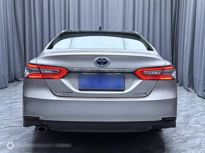 Фото 14 - Toyota Camry