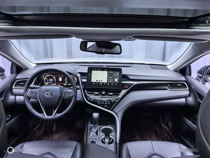 Фото 16 - Toyota Camry