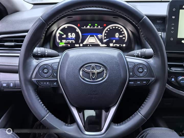 Фото 17 - Toyota Camry