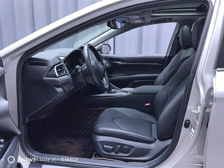 Фото 20 - Toyota Camry