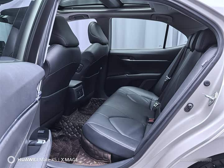 Фото 21 - Toyota Camry