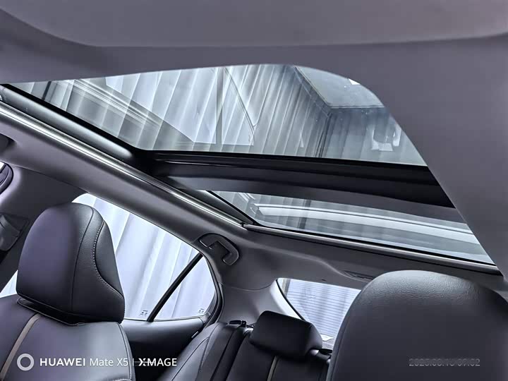 Фото 22 - Toyota Camry