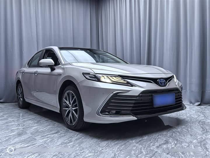 Фото 8 - Toyota Camry