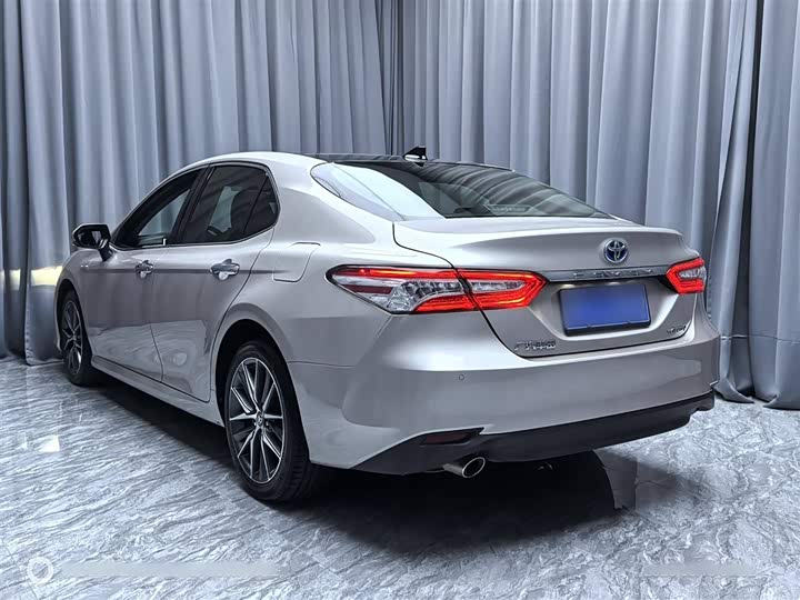 Фото 9 - Toyota Camry