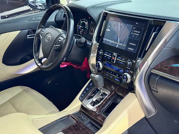 Фото 11 - Toyota Alphard