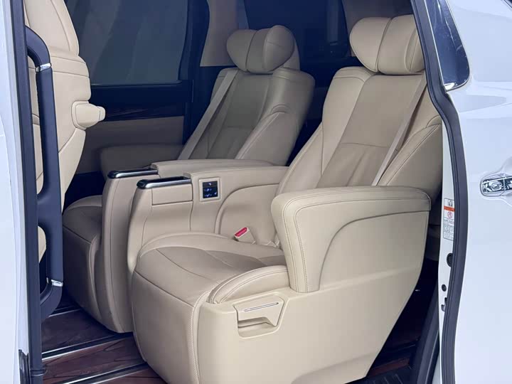 Фото 12 - Toyota Alphard