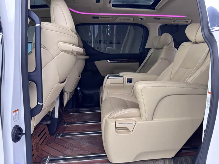 Фото 15 - Toyota Alphard