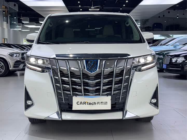 Фото 2 - Toyota Alphard