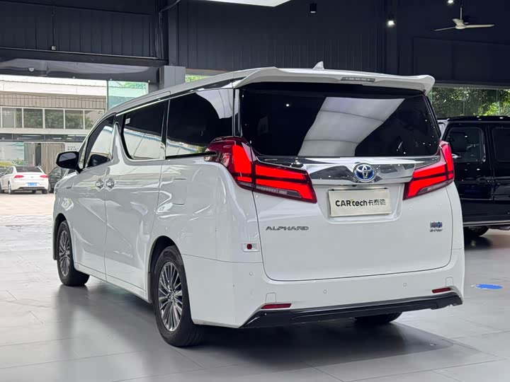 Фото 3 - Toyota Alphard