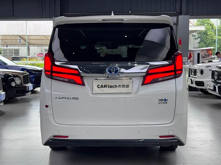 Фото 4 - Toyota Alphard