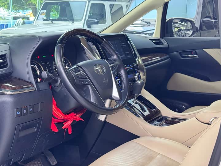 Фото 5 - Toyota Alphard