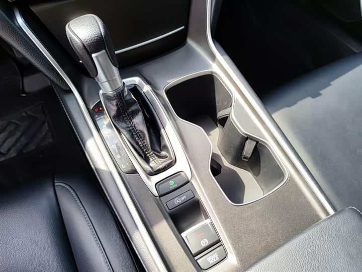 Фото 14 - Honda Accord