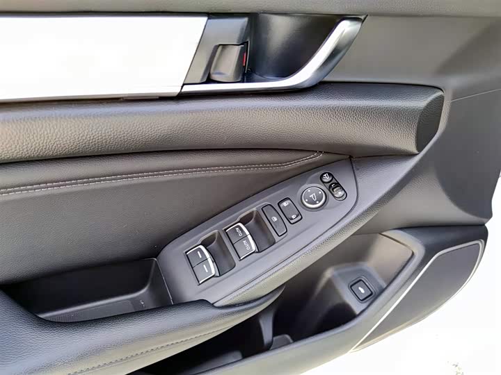 Фото 15 - Honda Accord